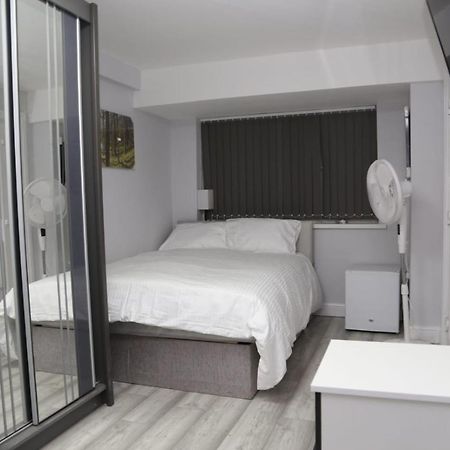A A Guest Rooms Nightingale Chalet Лондон Екстериор снимка