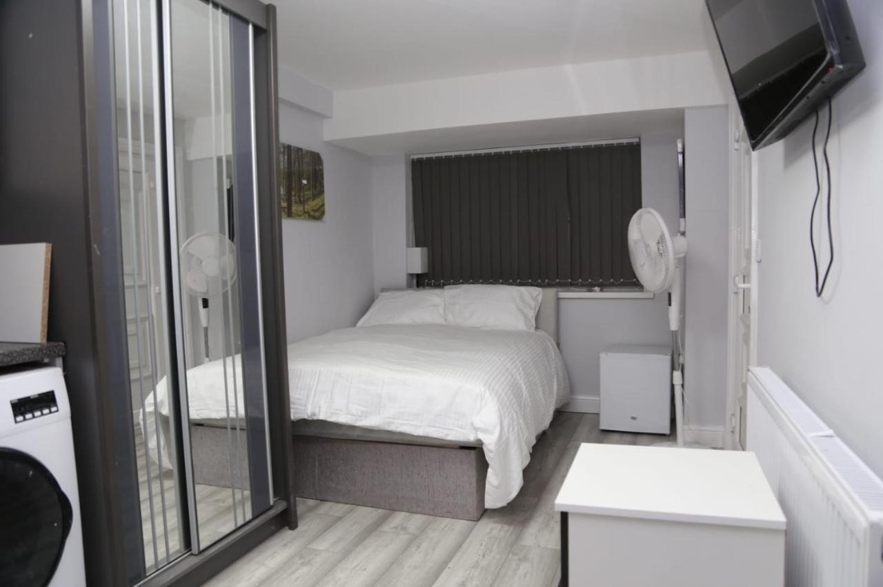 A A Guest Rooms Nightingale Chalet Лондон Екстериор снимка